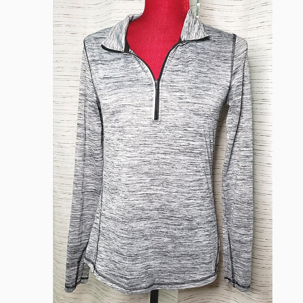 Danskin Now 1/4 zip top.